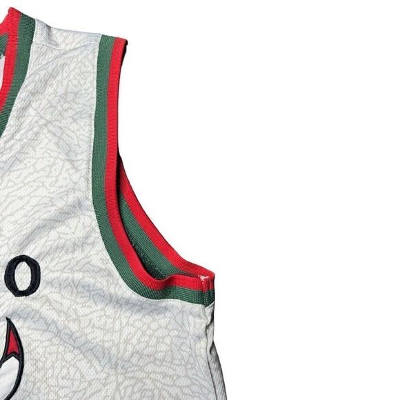 NBA Chicago Bulls Rare Jersey Mens M Green/Red Trim Embroidered Logo Cream - Picture 4 of 13